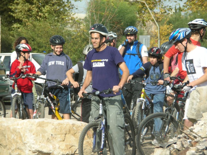 good looking cement Better עשרות רוכבי אופניים במפגן תמיכה למען הקמת פארק המסילה - פארק המסילה